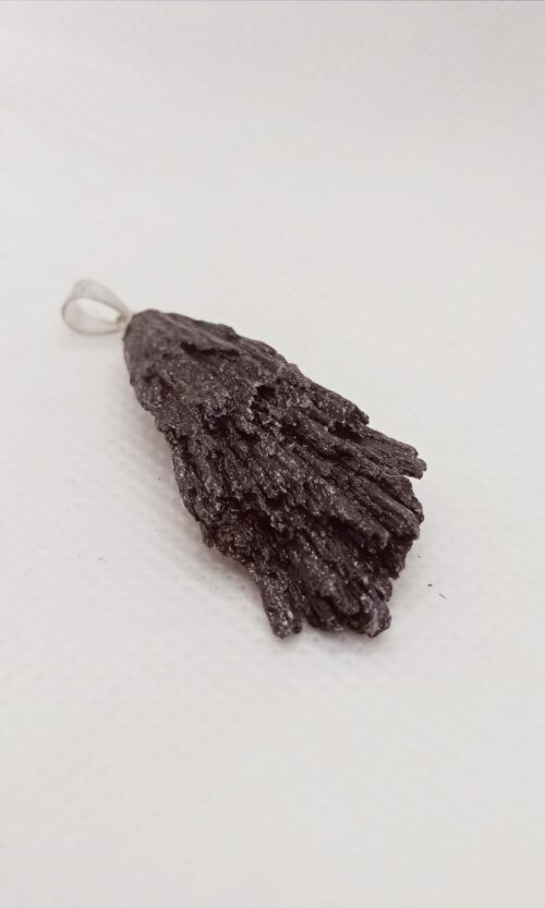 Pendentif Cyanite Noire